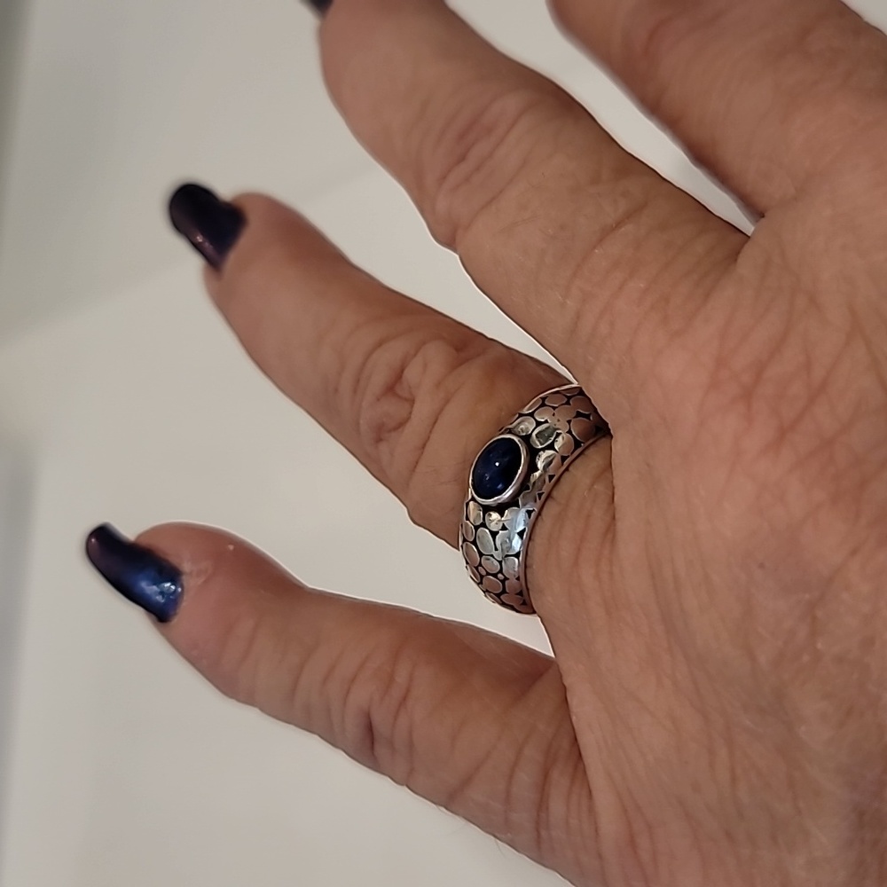 Sterling Silver Ring With Small Lapis Luzli Stone.
